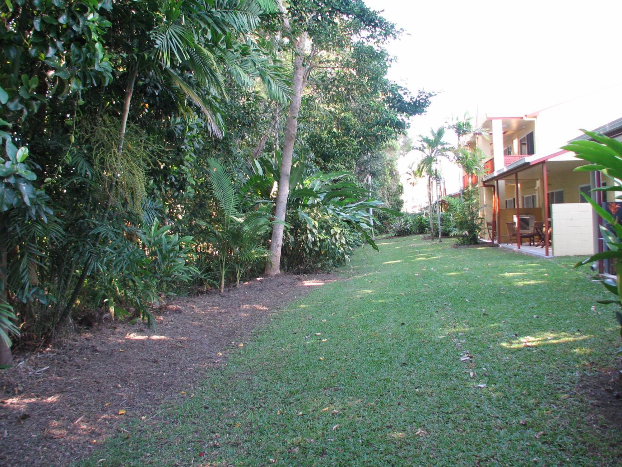 Titree Village Holiday Apartments Port Douglas Exterior photo